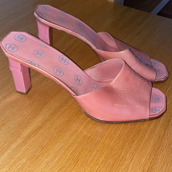 Chanel sandals Mint condition. Pink patent leather. Rate find size 39.5 - Picture 3 of 5